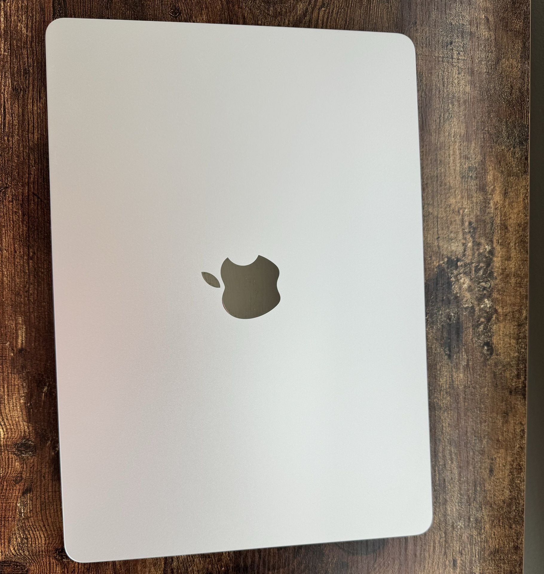 Apple MacBook Air 13” 2022 M2 8GB RAM 256 SSD