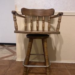 Wooden Chair That Spins 
