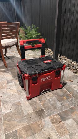 Milwaukee Packout Rolling Tool Box
