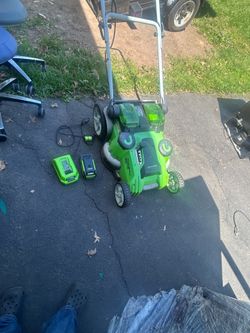 Lawn more green work with battery and charger
