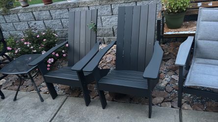 2 Cr Plastic chairs