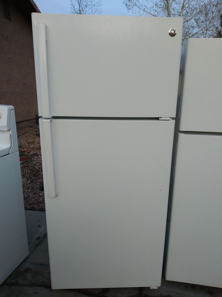 FREE DELIVERY / GE REFRIGERATOR