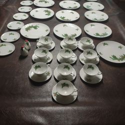 Seltmann Weiden Christmas Holly China Set