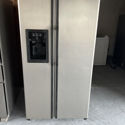 GE Refrigerator That Works Perfect 