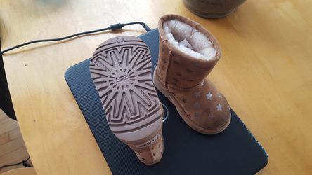 Toddler girl Ugg boots size 8 $30