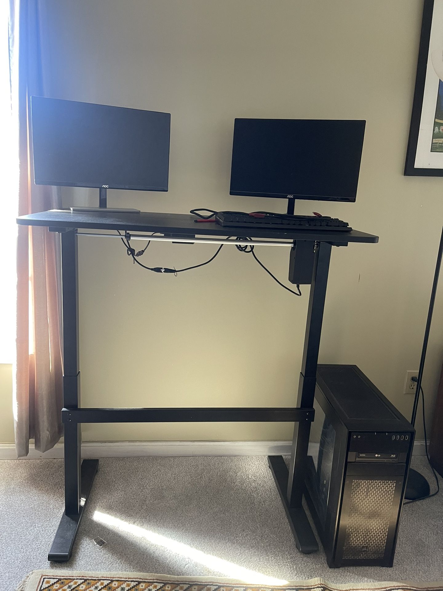 Adjustable computer desk