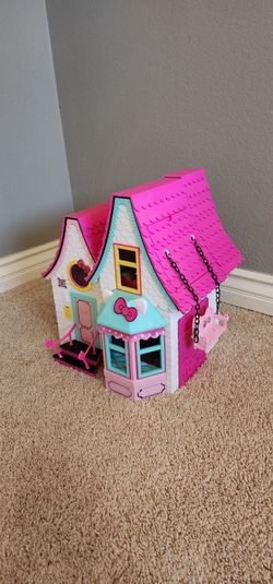 Hello Kitty Dollhouse and Emergency ambulance playset