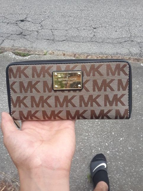 MICHAEL KORS girls wallet