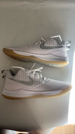 Nike LeBron Witness Low-Top Sneakers