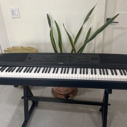 Yamaha 88 New  Includes The Table And The Pedal 