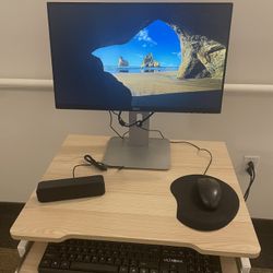 Dell Desktop Monitor ,cart  And Accessories Location Terrebonne , Quebec