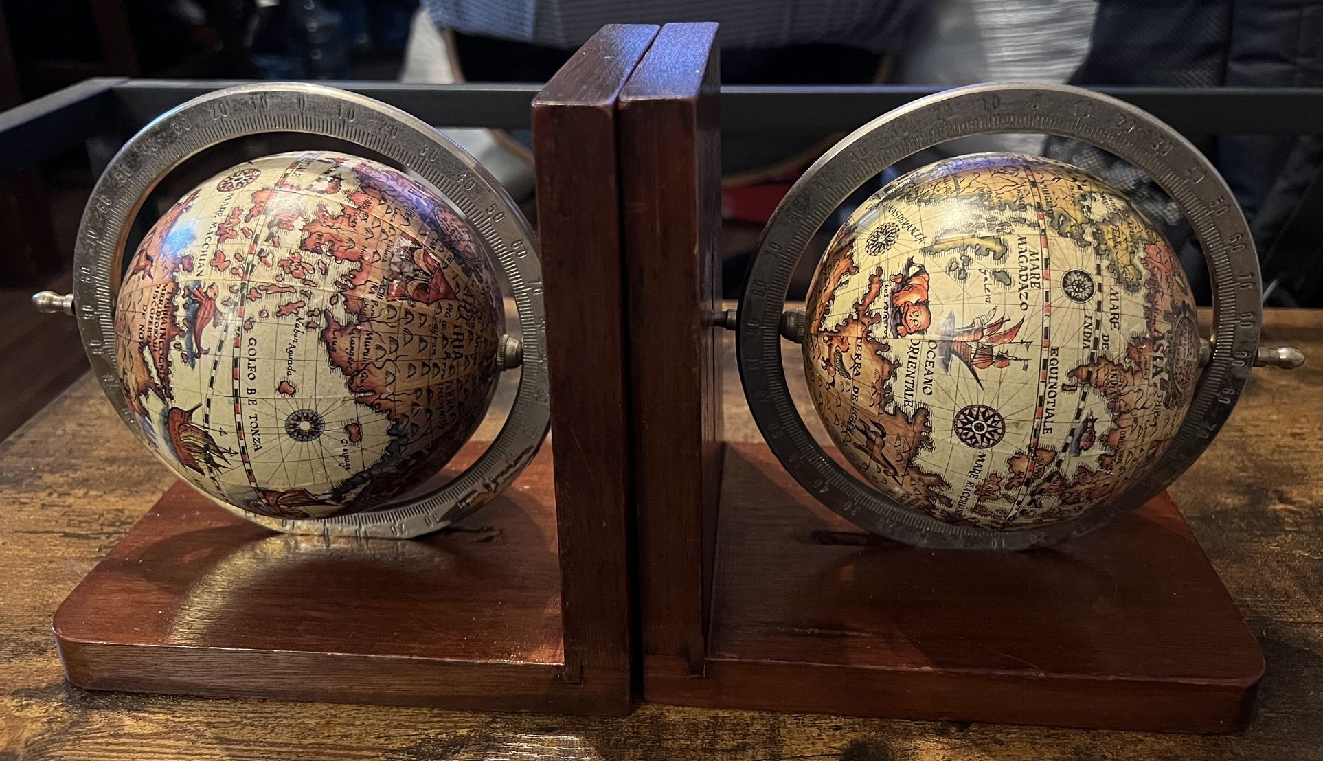 2 World Globe Bookends Wood 