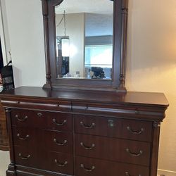 Mirror Chest With Drawers 