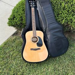 Acoustic Guitar (Mitchell)