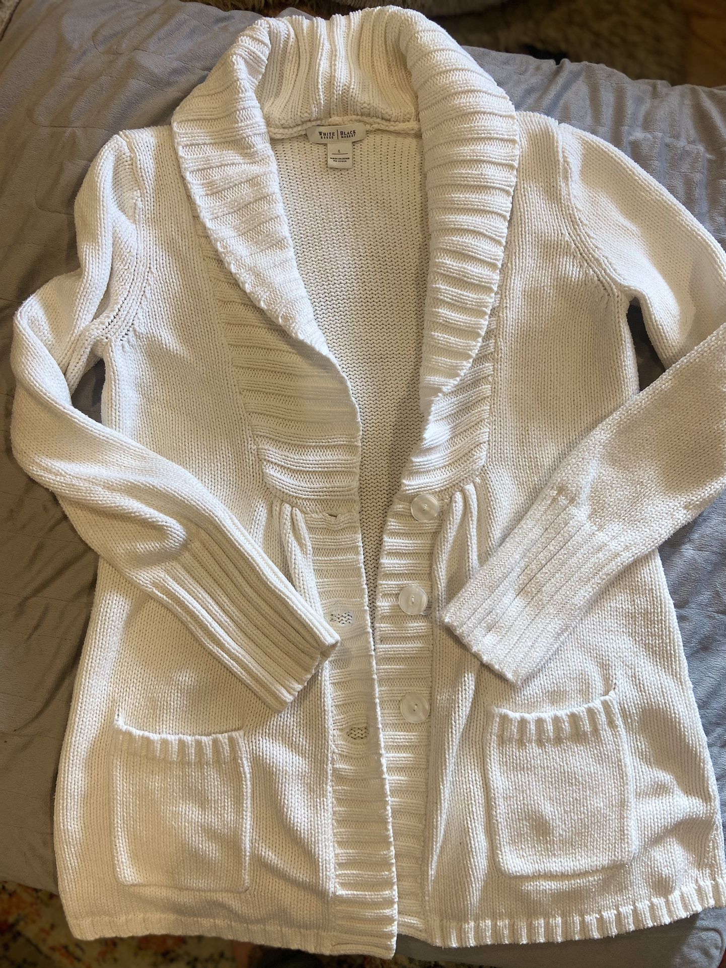 White House/Black Market cream cardigan Size Large