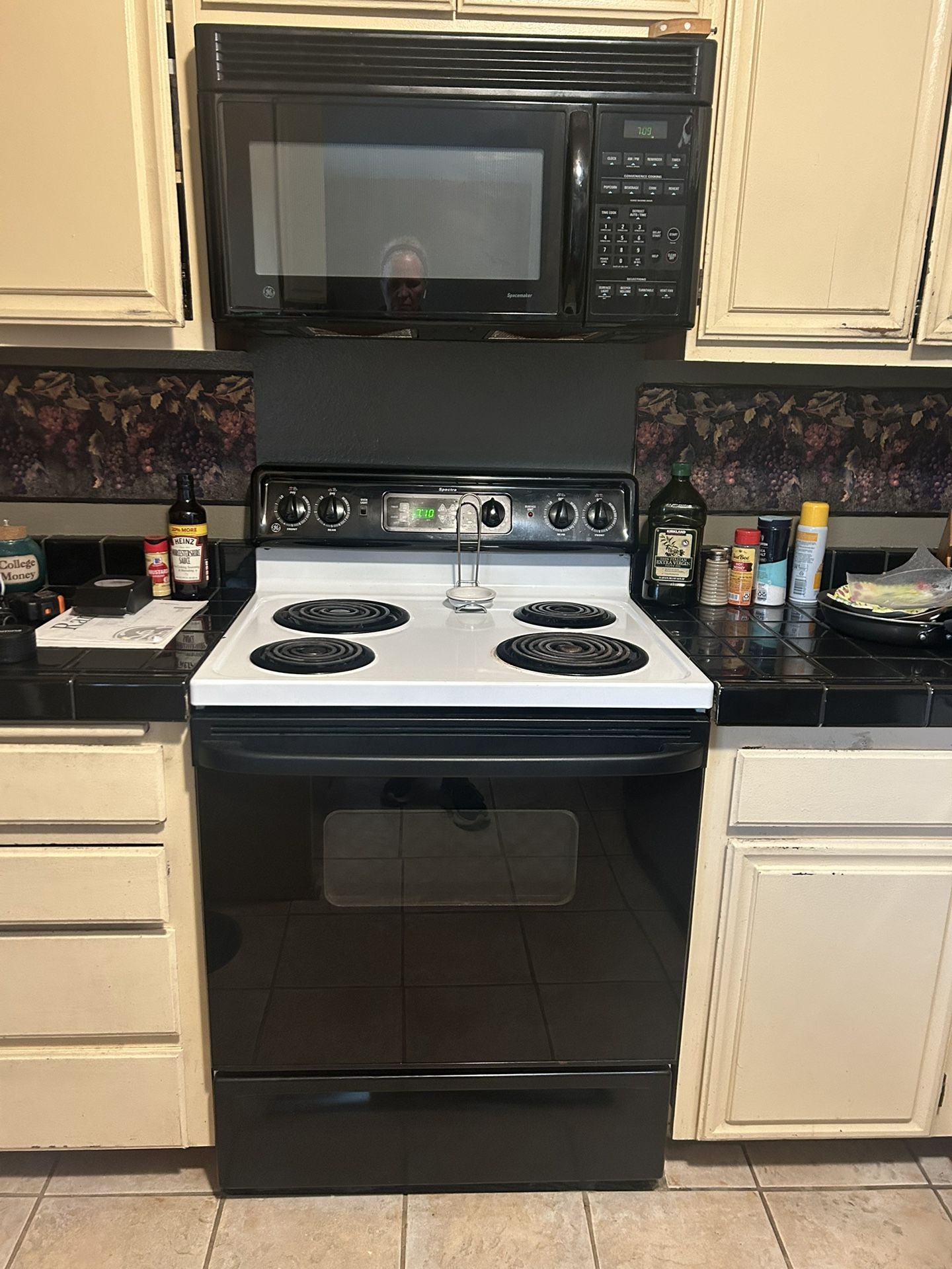 Electric Range And Microwave Oven
