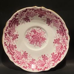 Paragon By Appointment- HM Queen & Queen Mary Made in England Bone China 5.5”. Very good condition , gold trim on edge . Circa 1940’s