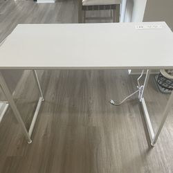 Escritorio de computadora blanco con toma de corriente, escritorio de 55 pulgadas para estudio de adolescentes, escritorio de oficina en casa, escrito