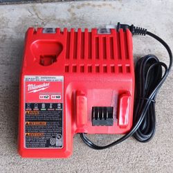 CHARGER MILWAUKEE 