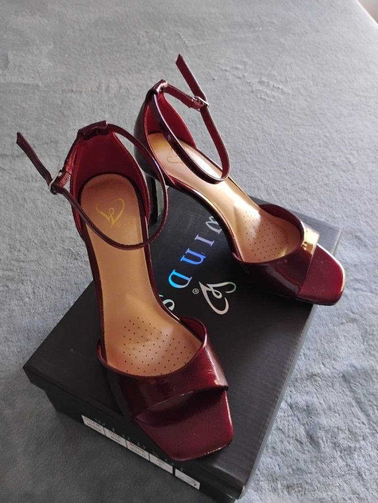 Windsor, Burgundy High Heels Size 6