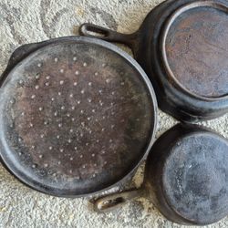 3 Cast Iron Skillets w/Lid