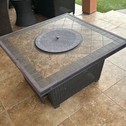 Outdoor Patio Table/ Fire Pit