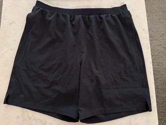 New Men’s fabletics shorts L