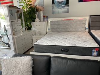 🔥🔥5Pc Juego De Dormitorio  Con El Colchón  Gratis  En  Oferta Ahora Por Solo $799 No Te Lo Pierdas!!🔥🔥