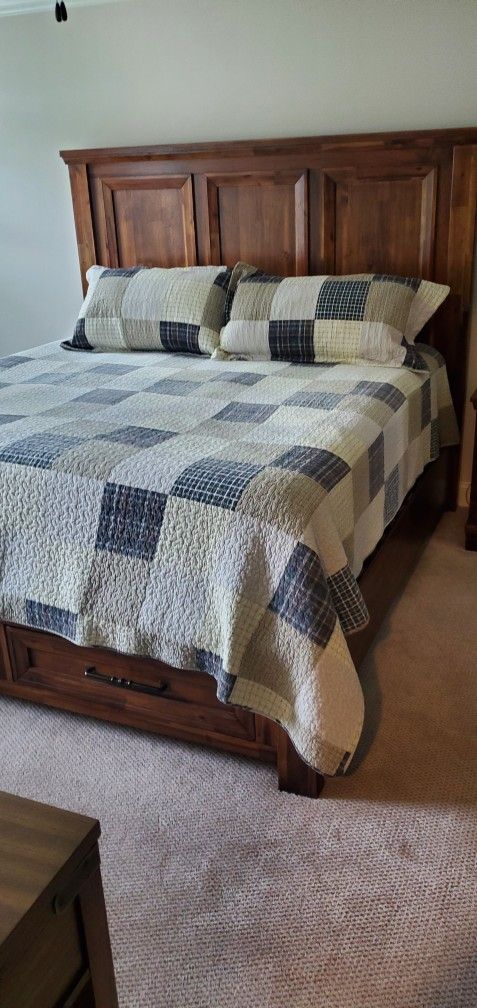 King Bed Set, Ashley