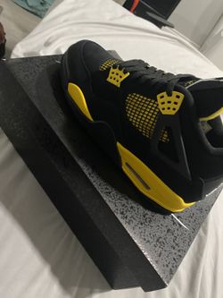 Jordan 4s Thunders