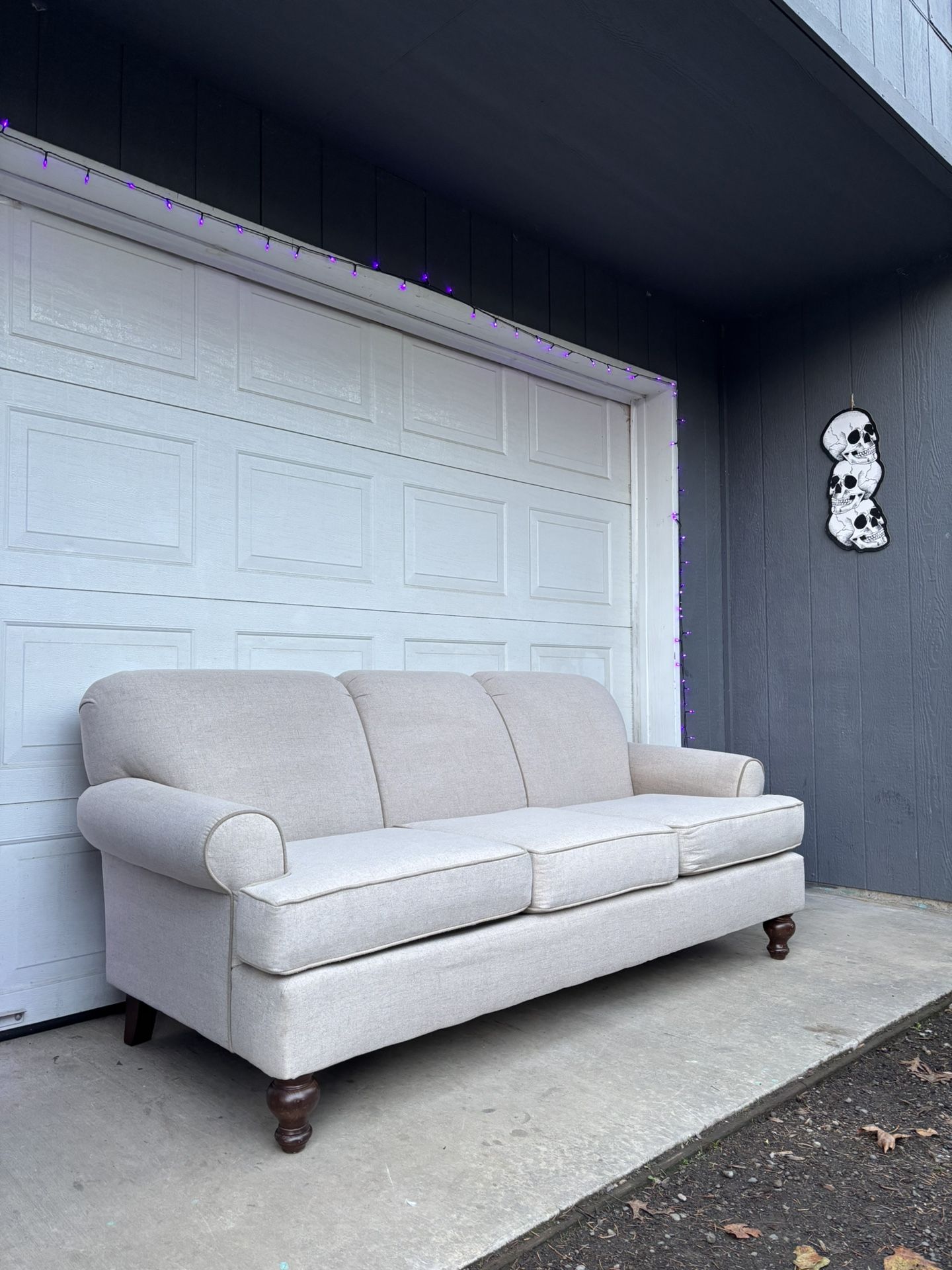 Traditional English Roll Arm Sofa by Craftmaster USA Made •FREE DELIVERY•