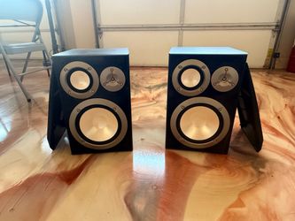 Yamaha NS-6490 bookshelf speakers
