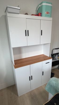 Lovely kitchen pantry with power outlets