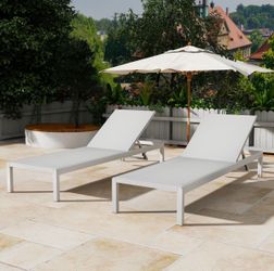 Set of 2 Aluminum Outdoor Chaise Lounge Chairs: Adjustable, UV - Resistant, 400 - lbs Capacity for Pool, Patio, Beach & Yard ﻿ (Gray,White)
