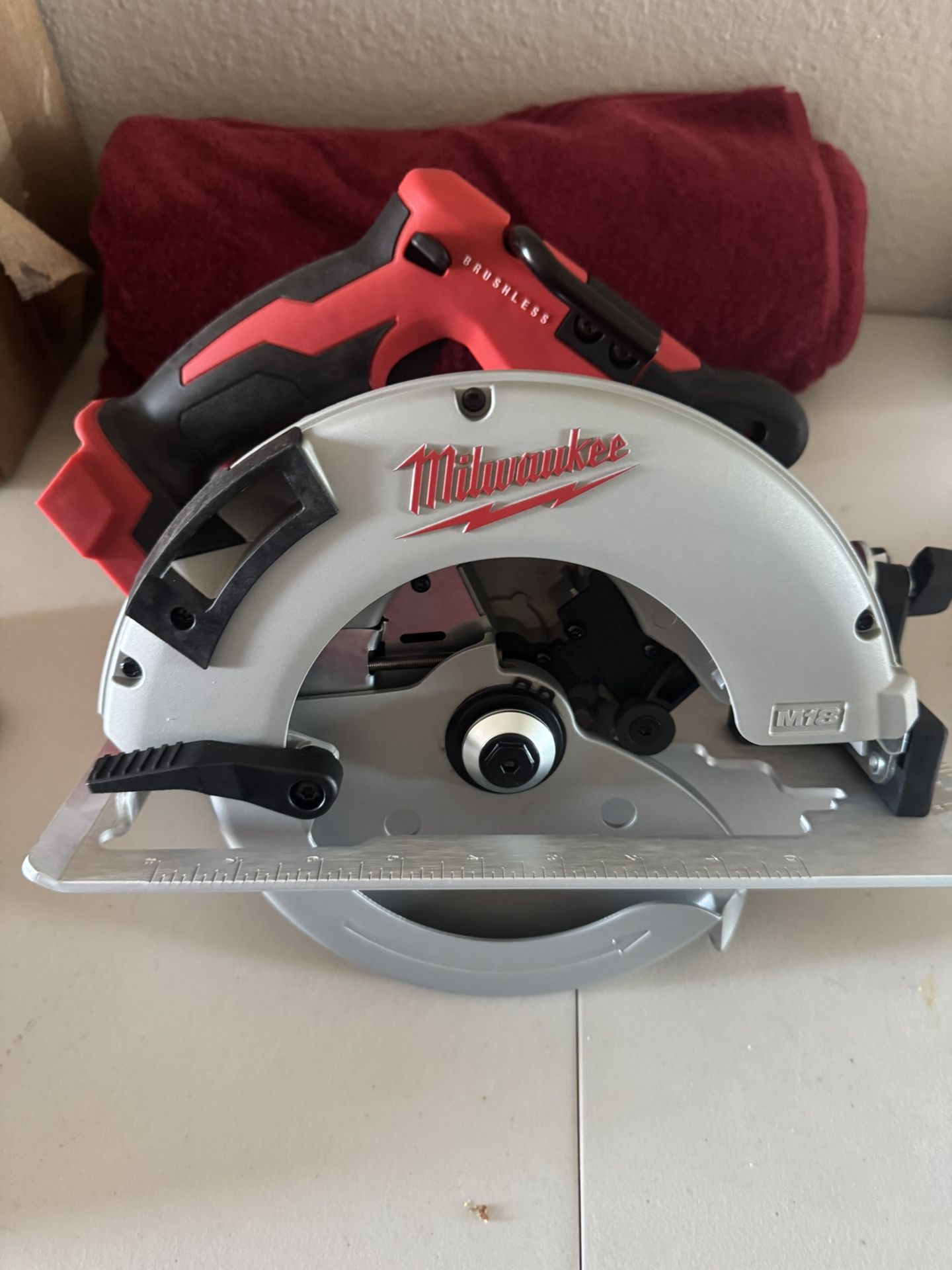 Milwaukee 2631-20 M18 18V 7-1/4-Inch Brushless Circular Saw - Bare Tool