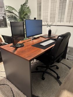 Office Desk (Near Perfect Condition)