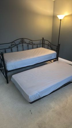 Metal Daybed with Trundle and Mattresses