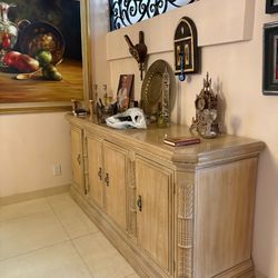 Gorgeous Dining Room Table With 8 Chairs & Buffet 