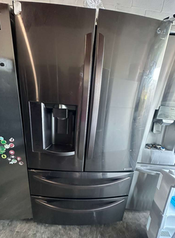 LG 4‑Door French Door Fridge – Black Stainless, Ice/Water