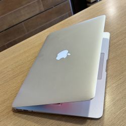 Apple MacBook Air 13” i5/4GB/256GB SSD $180 