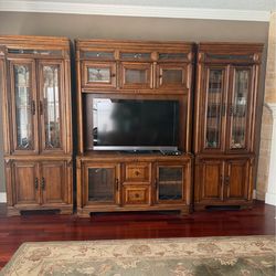 Entertainment center