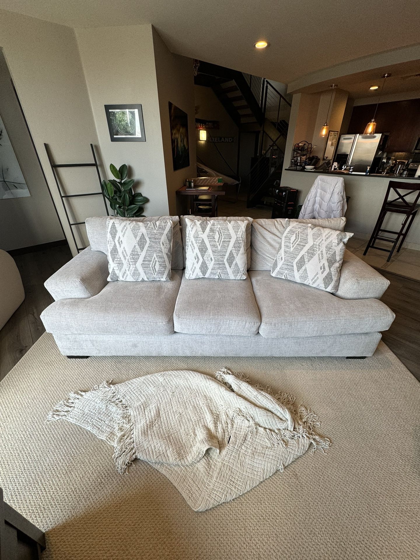 Sofá Gris/Grey couch , como nuevo/like New