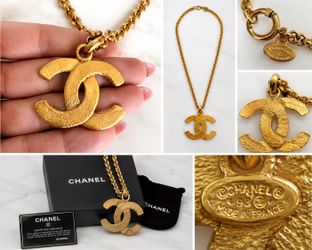 Authentic Vintage Chanel Oversized CC Gold-Tone Pendant Necklace with Box