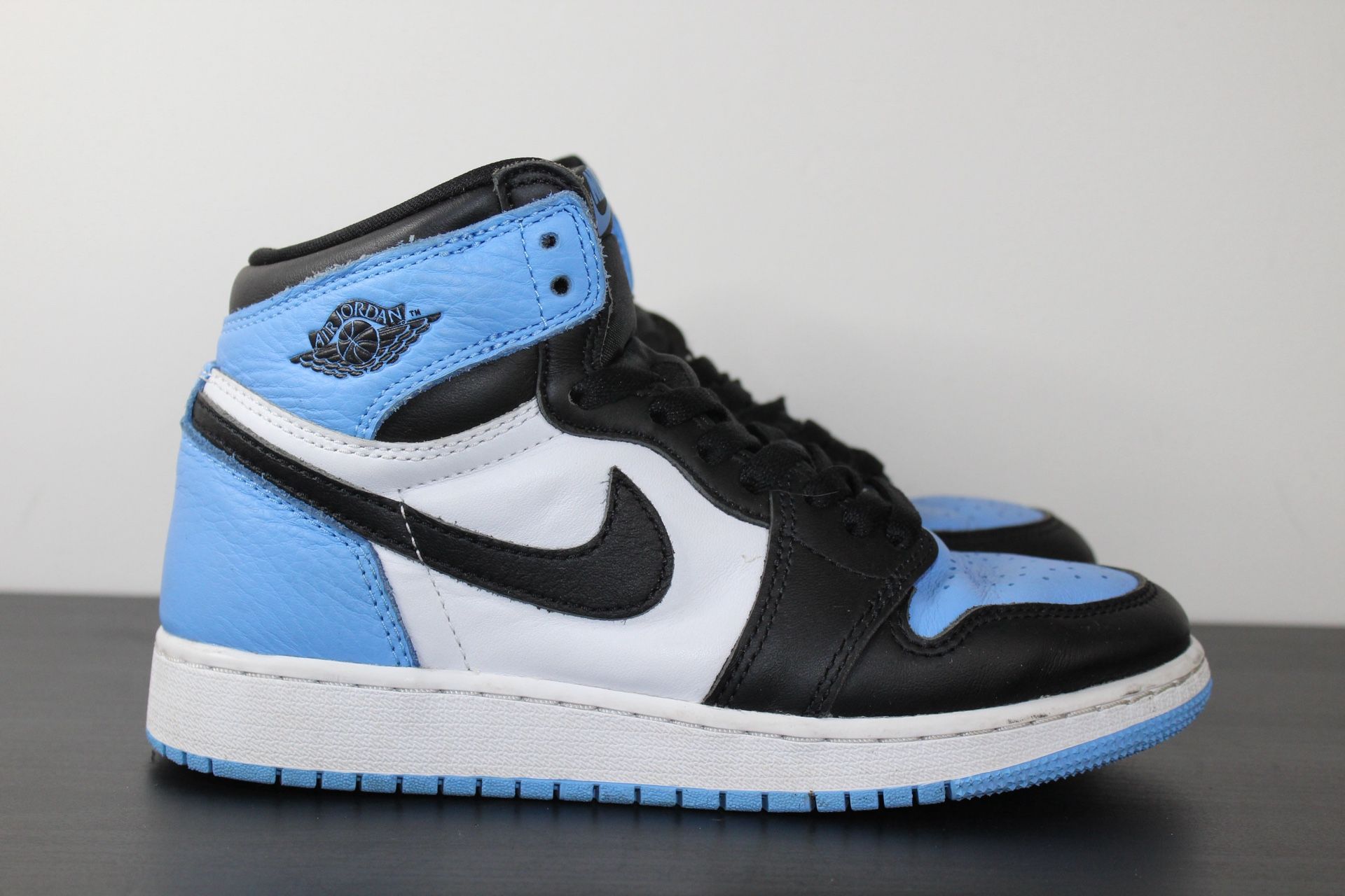 Air Jordan 1 Retro High OG Shoes Youth Size 5 FD1437-400 UNC Toe Sneakers