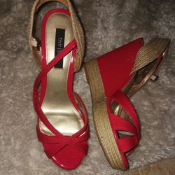 White House / Black Market Red Wedges