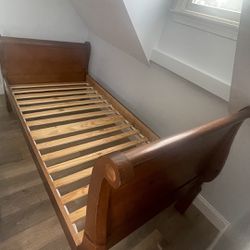 Sleigh Bed (bed frame - Twin Size)