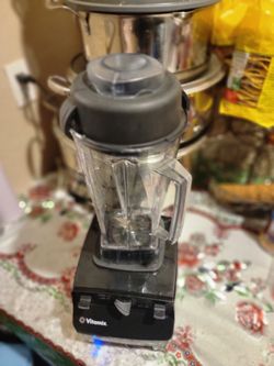 Vitamix Blender with Lid and Container 6300
