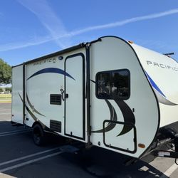 2019 Pacific Coachworks XL