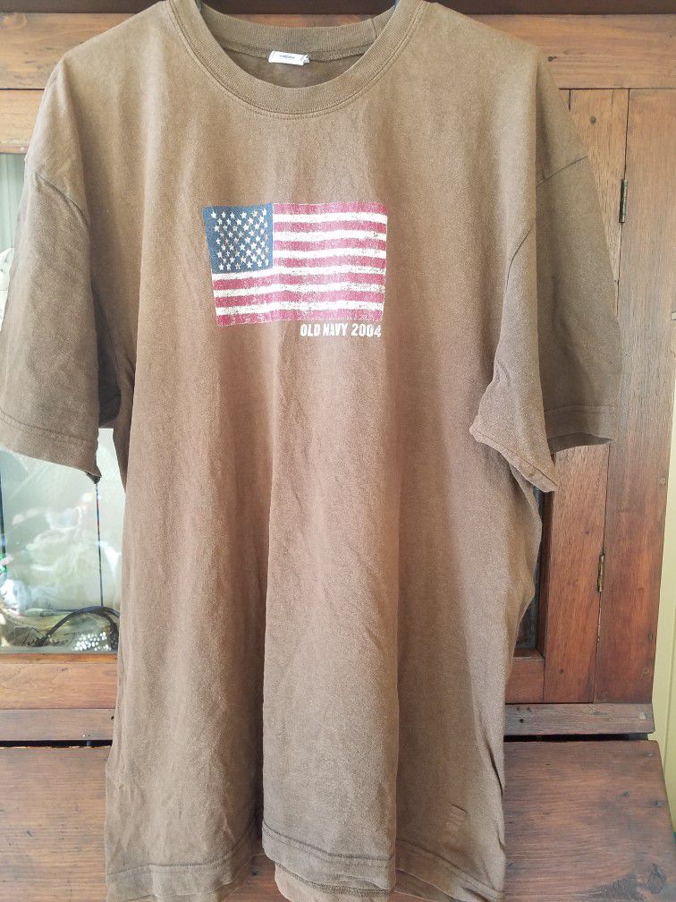 Old Navy T Shirt 2004 USA Flag Spellout Men's Size XL for Sale in