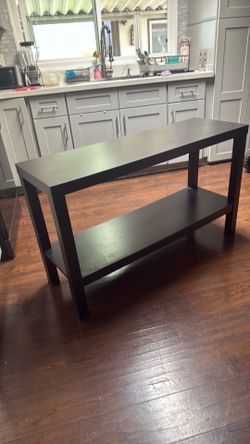 Entrance table